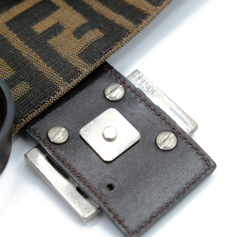 Fendi Brown Zucca Baguette 法棍包